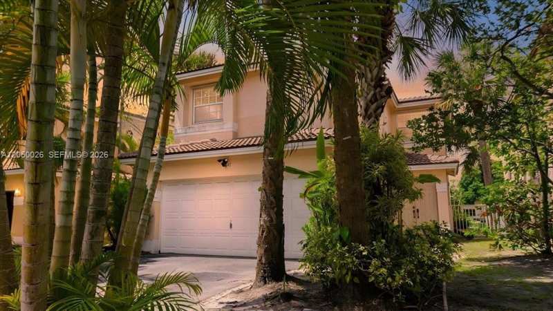 9847 Fairway Cove Ln, Plantation FL 33324