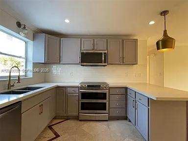 1107 NE 8th St, Hallandale Beach FL 33009