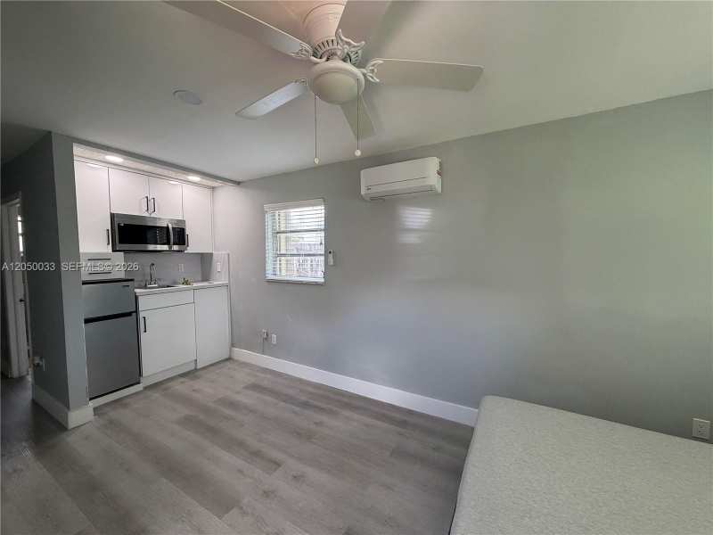 7889 NW 174th St, Hialeah FL 33015