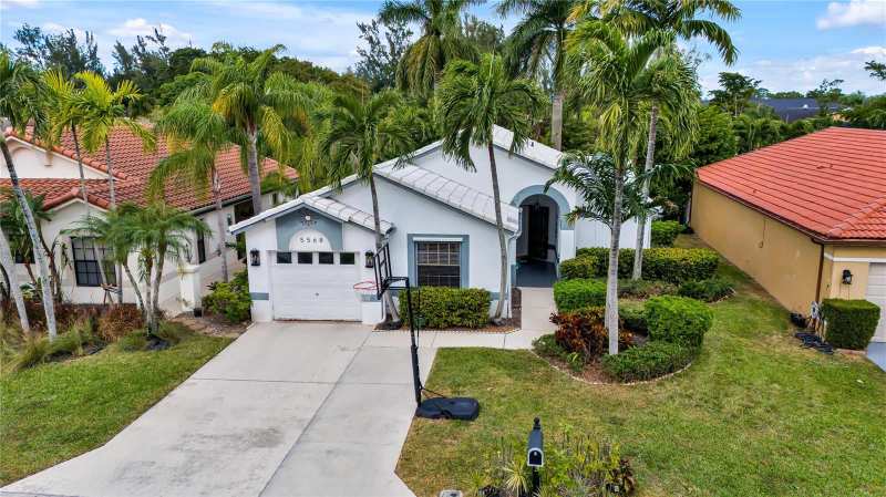 5568 American Circle, Delray Beach FL 33484