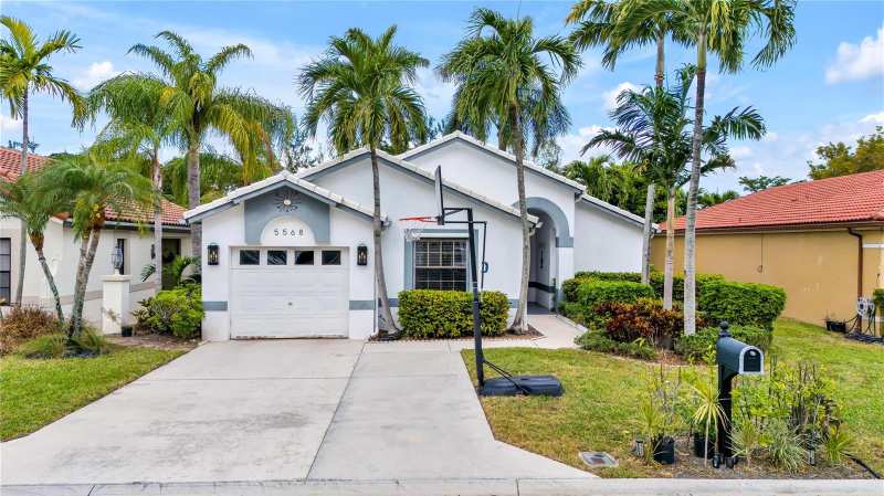 5568 American Circle, Delray Beach FL 33484