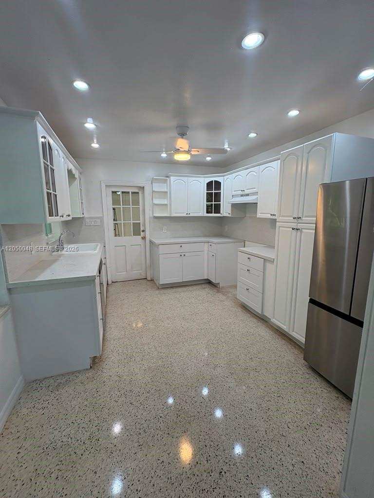 475 NE 164th St, Miami FL 33162