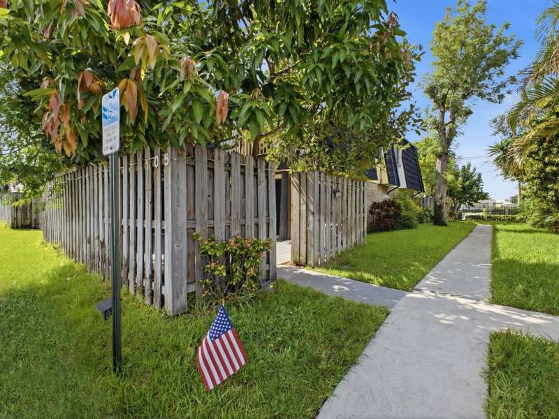 105 Woodland Road, Palm Springs FL 33461