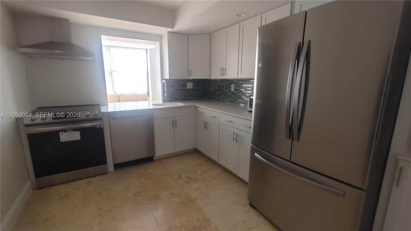 1000 Parkview Dr # 125, Hallandale Beach FL 33009