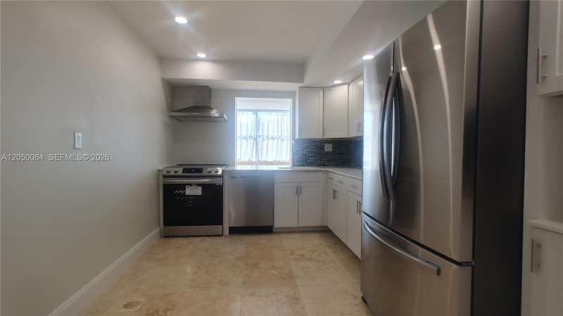 1000 Parkview Dr # 125, Hallandale Beach FL 33009