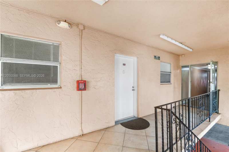 1305 W 53rd St # 420, Hialeah FL 33012