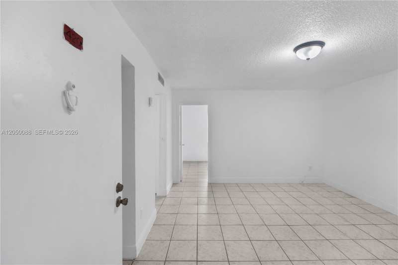 1305 W 53rd St # 420, Hialeah FL 33012