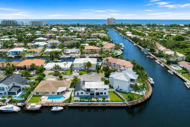 3711 NE 27th Avenue, Lighthouse Point FL 33064