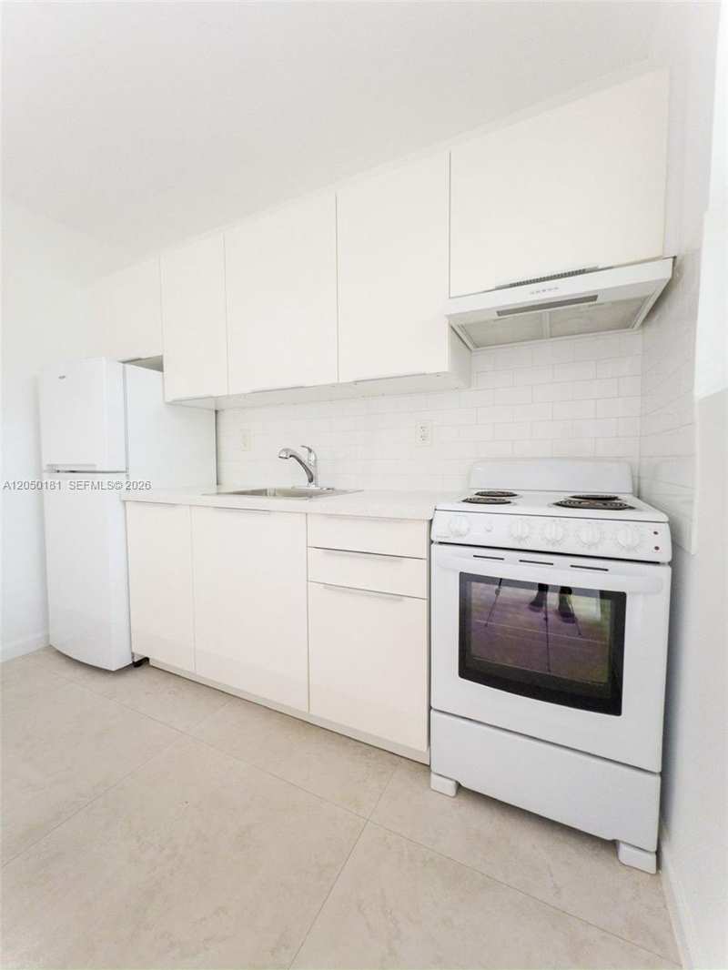 3676 Oak Ave # 6, Miami FL 33133