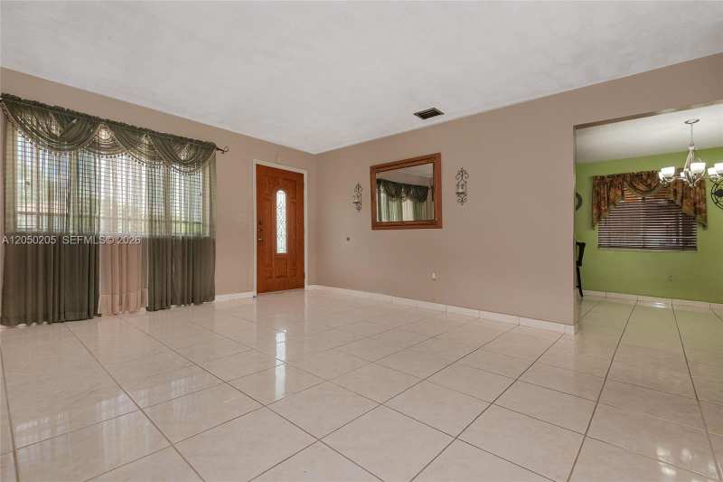 271 E 17th St, Hialeah FL 33010