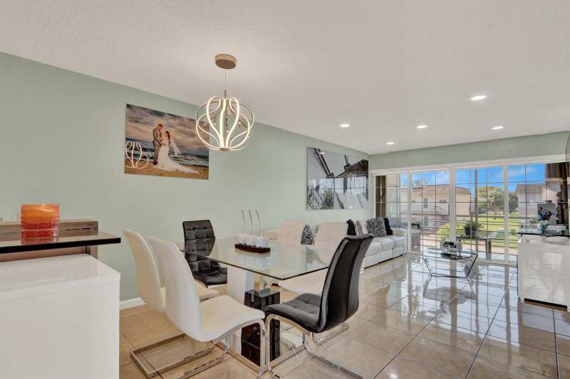 502 Davis Road # 12, Palm Springs FL 33461