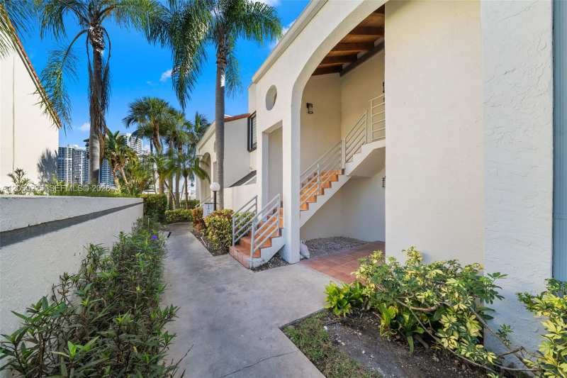 3549 Magellan Cir # 418, Aventura FL 33180