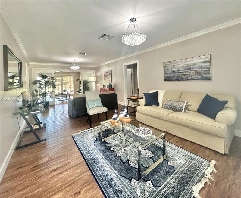 416 Bayberry Dr, Plantation FL 33317