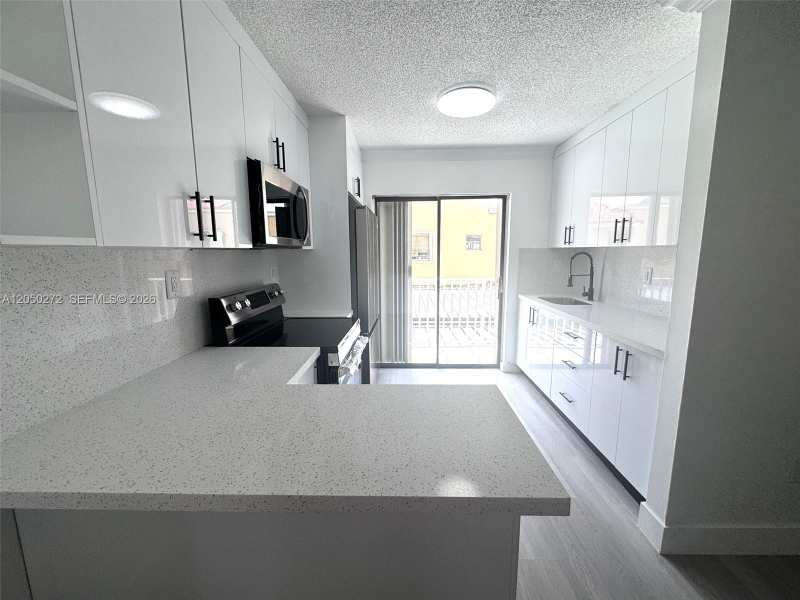 2740 W 62nd St # 205, Hialeah FL 33016