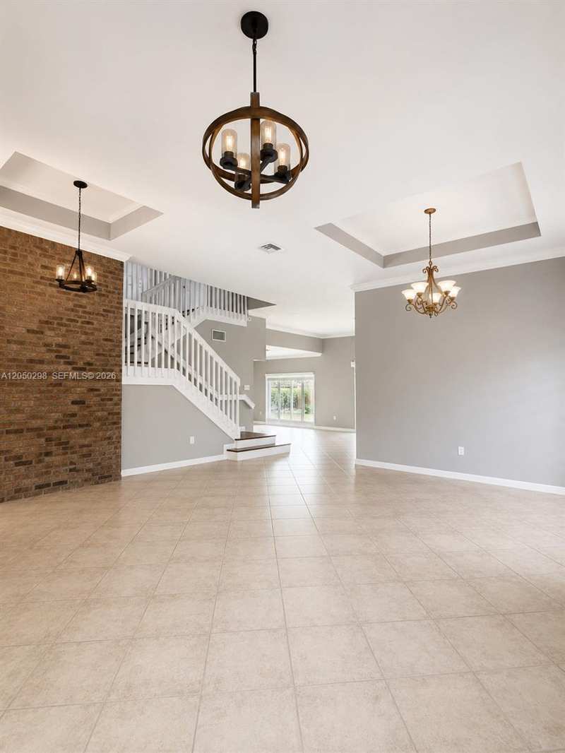 2116 NE 38th Rd, Homestead FL 33033