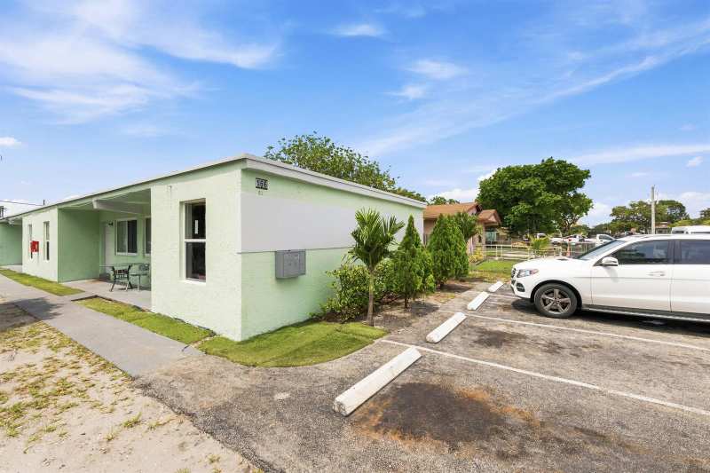 166 SW 3rd Street # d, Deerfield Beach FL 33441