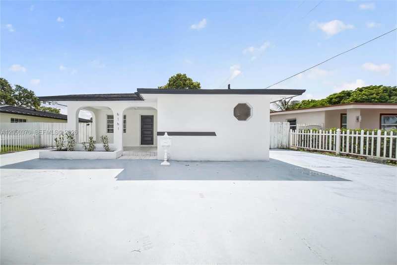 6161 E 4th Ave, Hialeah FL 33013