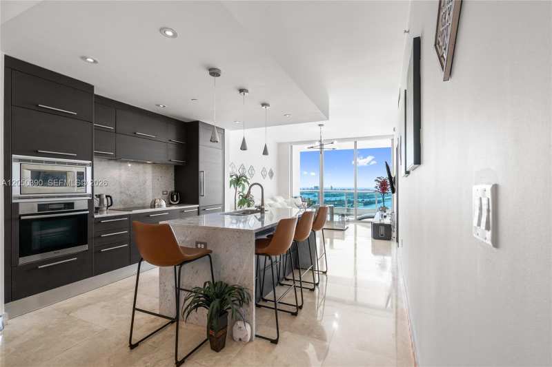 900 Biscayne Blvd # 3704, Miami FL 33132