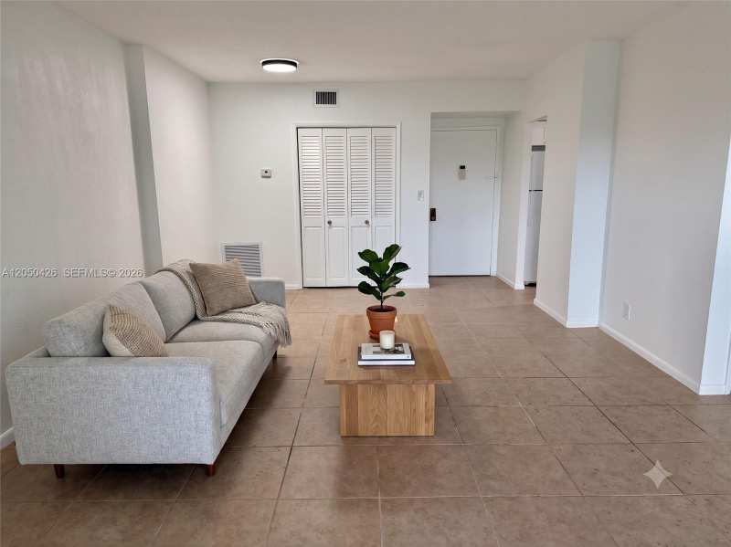 4400 Hillcrest Dr # 308A, Hollywood FL 33021