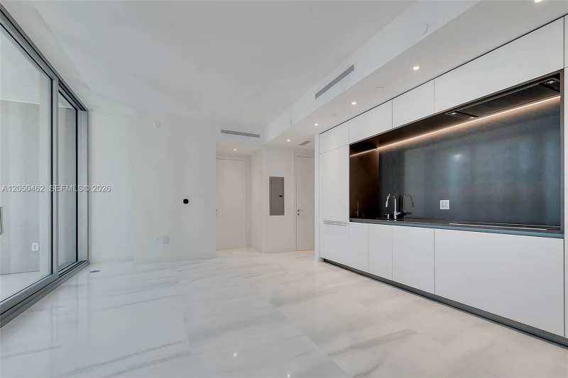 300 Biscayne Boulevard Way # 3008W, Miami FL 33131