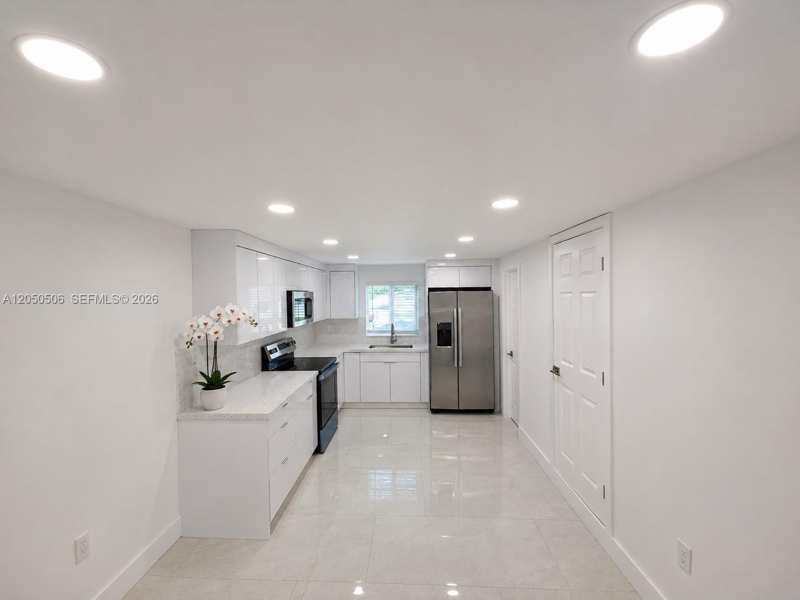 5190 E 1st Ave # B, Hialeah FL 33013