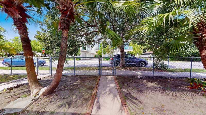 2499 SW 27th St # 5, Miami FL 33133
