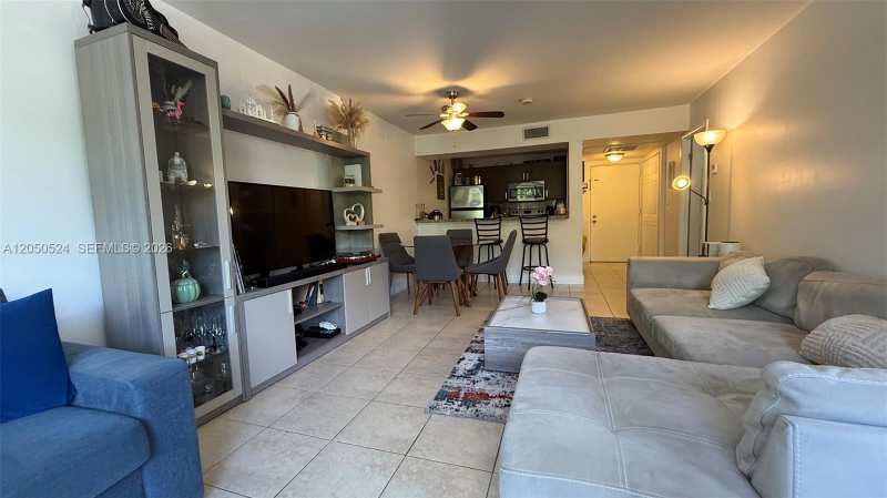 8160 Geneva Ct # 315, Doral FL 33166