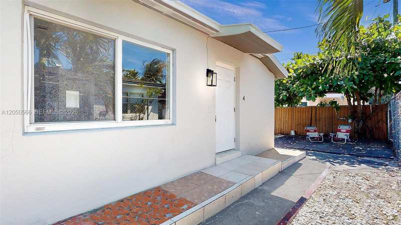 74 W 15th St # 4, Hialeah FL 33010