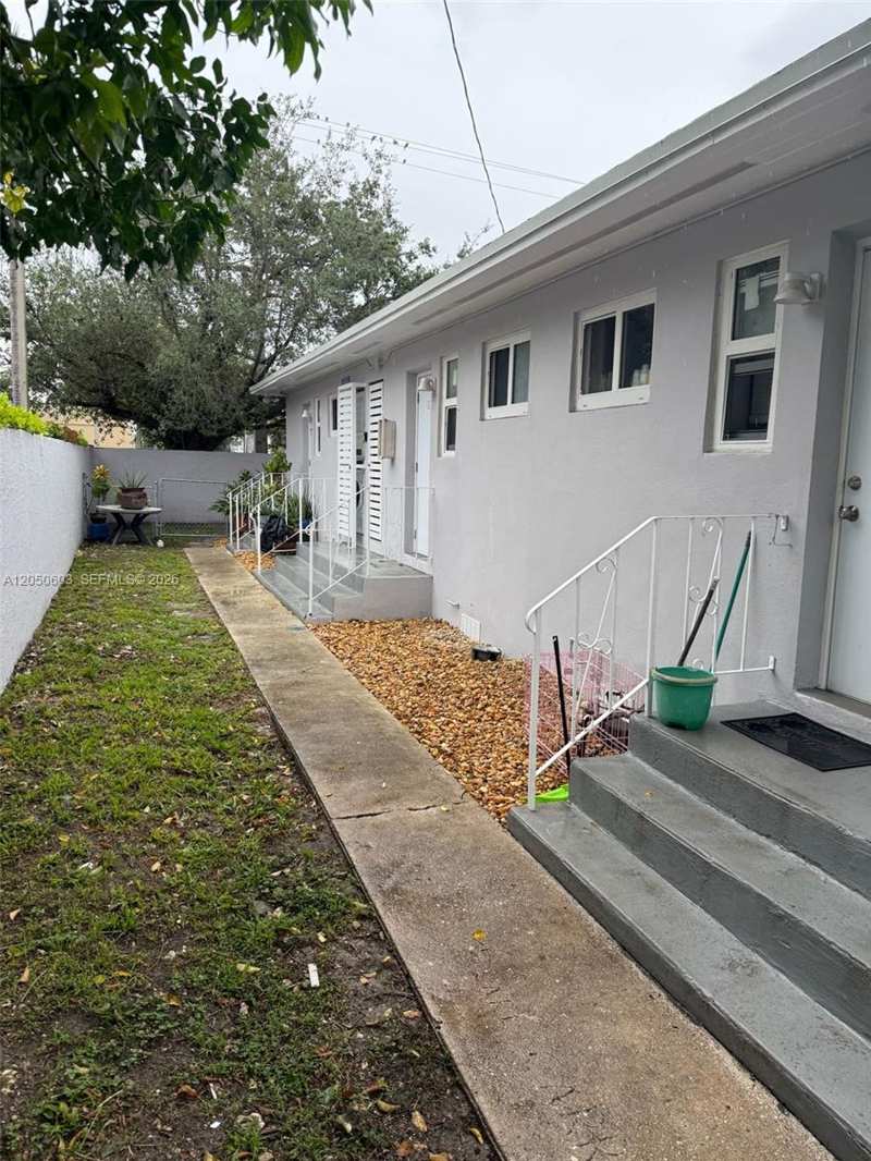 885 SW 29th Ave # 3, Miami FL 33135