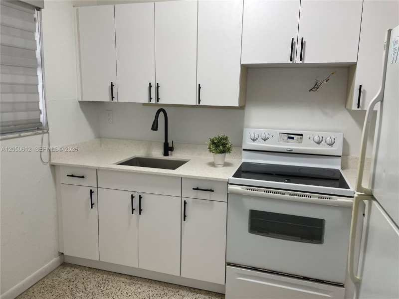 142 SW 18th Ave # 19, Miami FL 33135