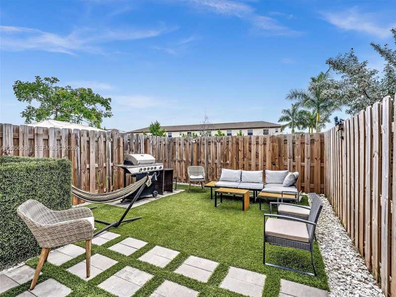 12209 NW 24th Pl, Miami FL 33167