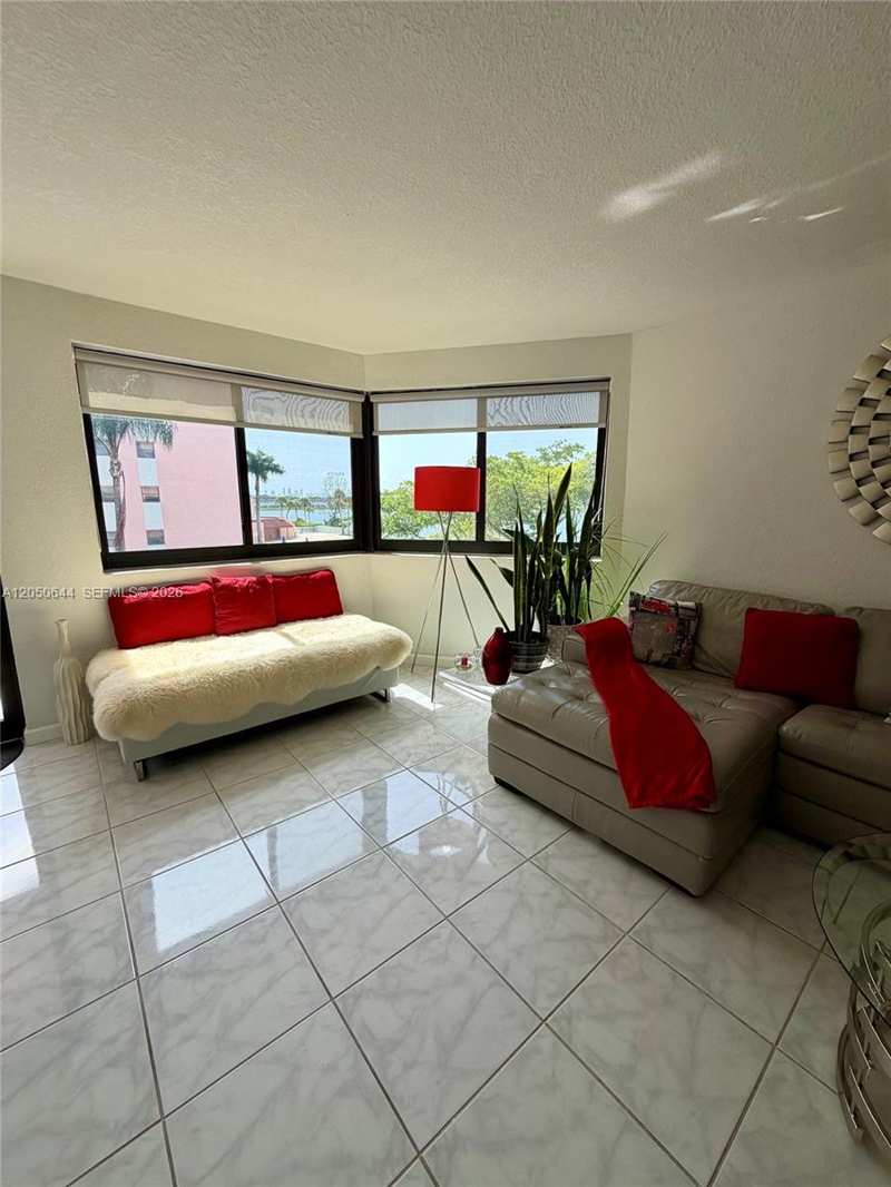 20850 San Simeon Way # 5, Miami FL 33179