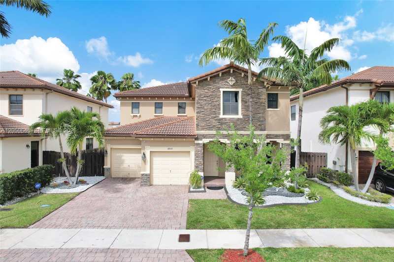 8910 NW 98th Ct, Doral FL 33178