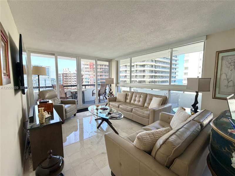 3200 Collins Ave # 1, Miami Beach FL 33140