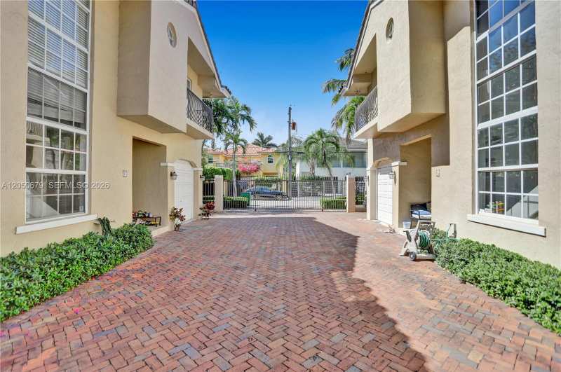 3135 Gifford Ln # A, Miami FL 33133