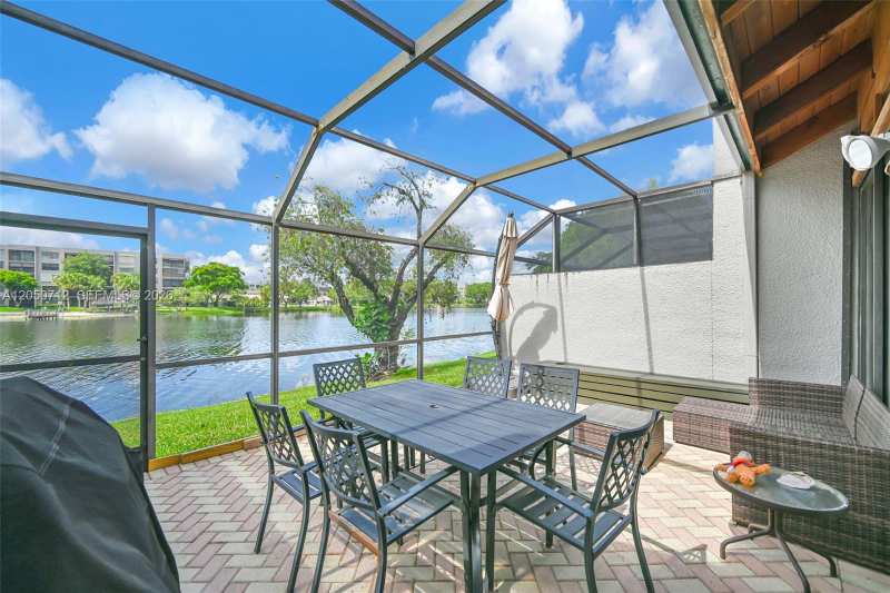 11290 NW 14th Ct, Pembroke Pines FL 33026