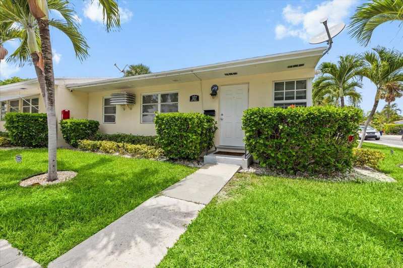 327 S Ocean Breeze # 1, Lake Worth FL 33460