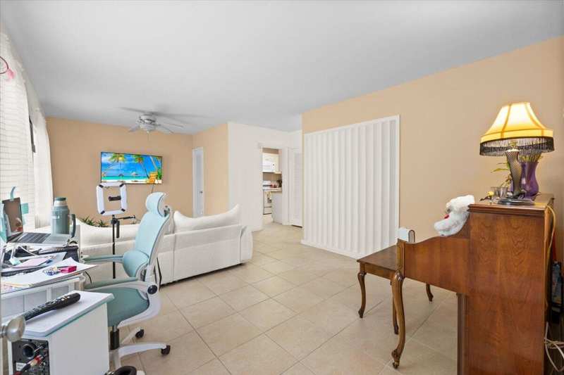 327 S Ocean Breeze # 1, Lake Worth FL 33460
