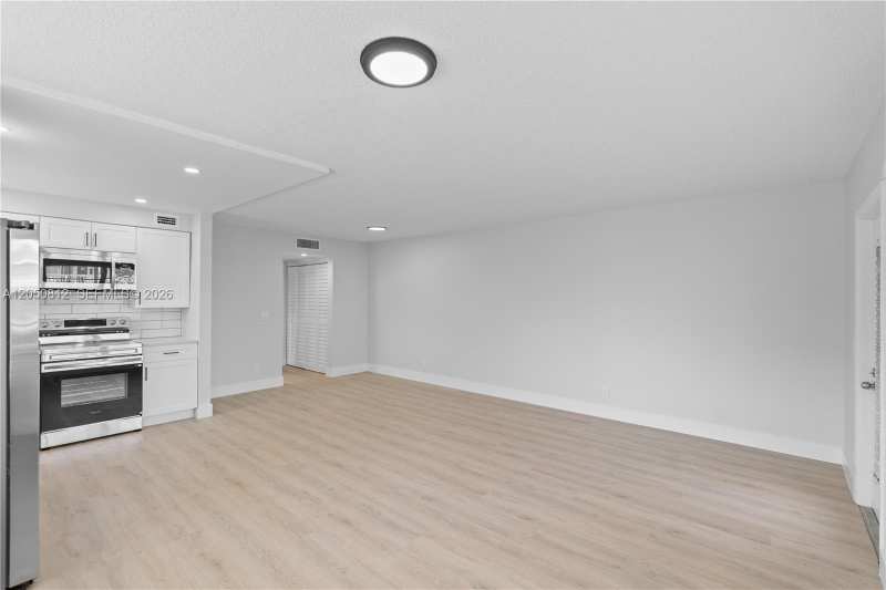 213 N Oakridge N # 213, Deerfield Beach FL 33442