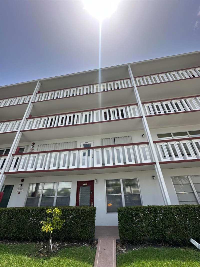 103 Greenbrier C, West Palm Beach FL 33417