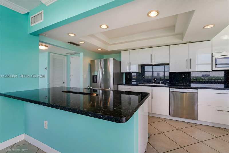 11930 N Bayshore Dr # 909, North Miami FL 33181
