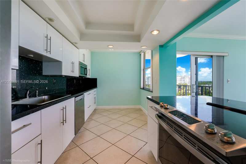 11930 N Bayshore Dr # 909, North Miami FL 33181