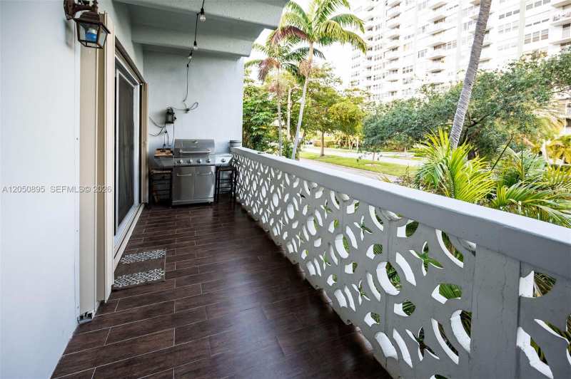2005 Sans Souci Blvd # 206, North Miami FL 33181