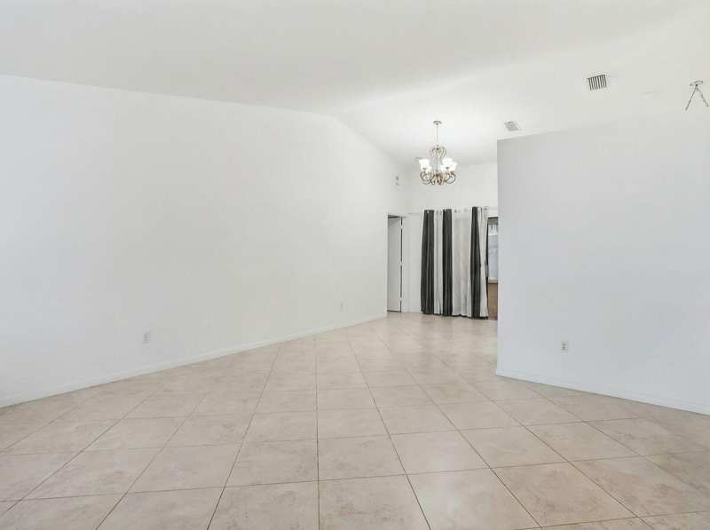 2171 NW 76th Avenue, Margate FL 33063