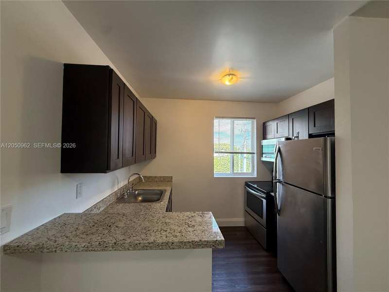 540 NW 7th St # 36, Miami FL 33136