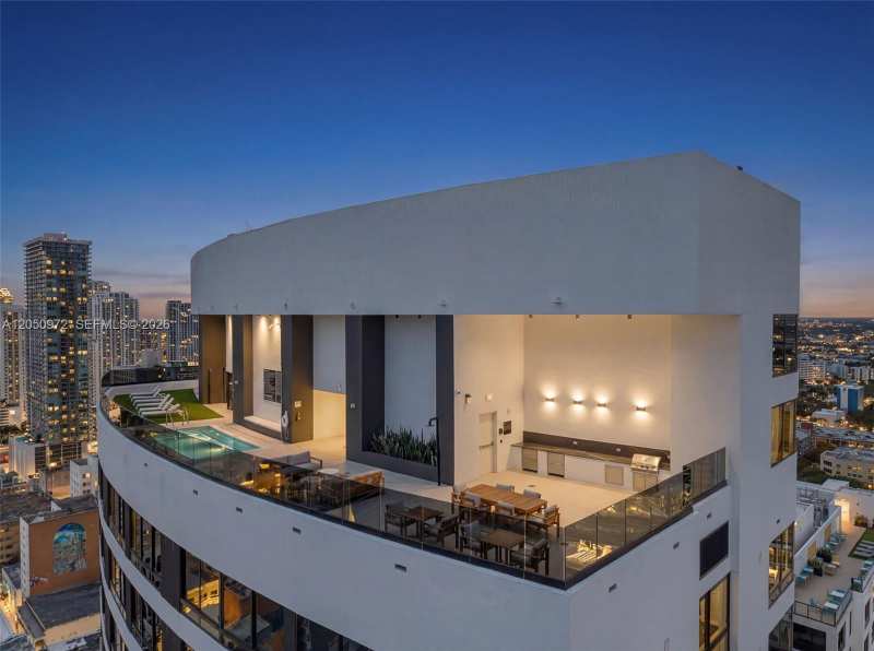 225 N Miami Ave # 308, Miami FL 33128