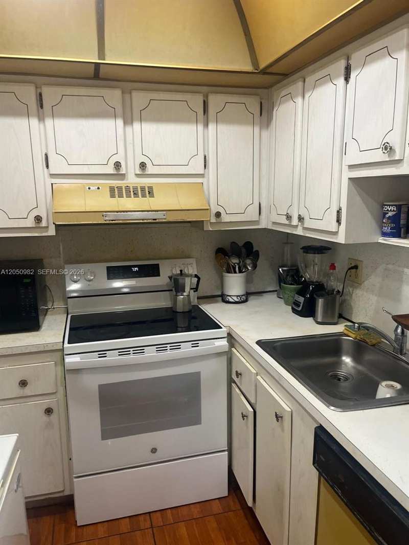 4990 E Sabal Palm Blvd # 218, Tamarac FL 33319