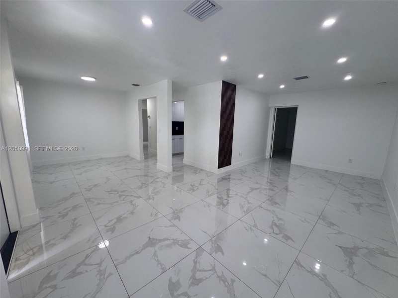 7400 SW 39th St # 1, Miami FL 33155