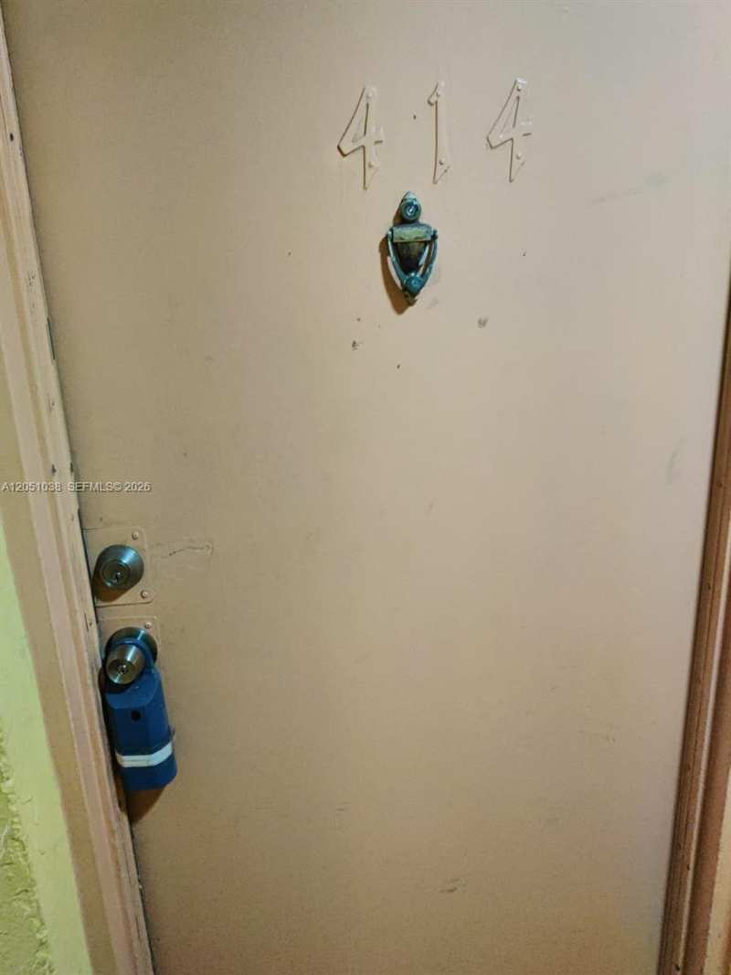 666 W 81st St # 414, Hialeah FL 33014