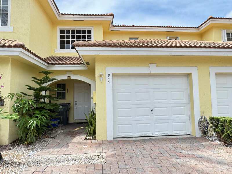 945 Imperial Lake Road, FL 33413